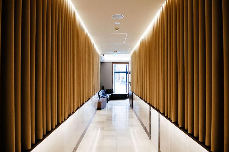 Melter Hotel & Apartments   A Neighborhood