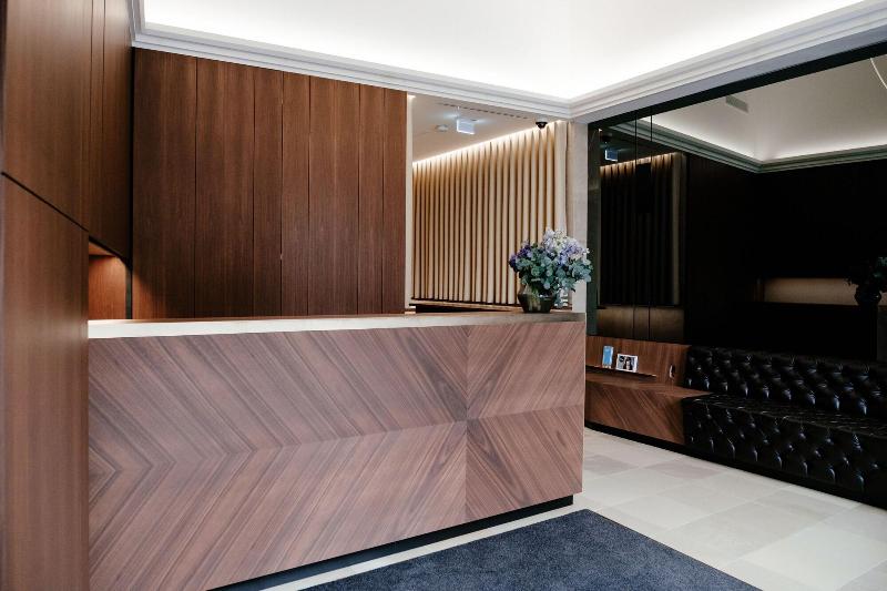 Melter Hotel & Apartments   A Neighborhood