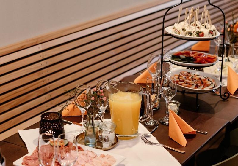 Melter Hotel & Apartments   A Neighborhood