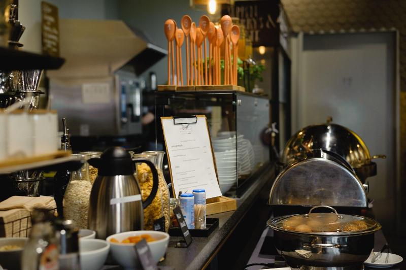 Melter Hotel & Apartments   A Neighborhood