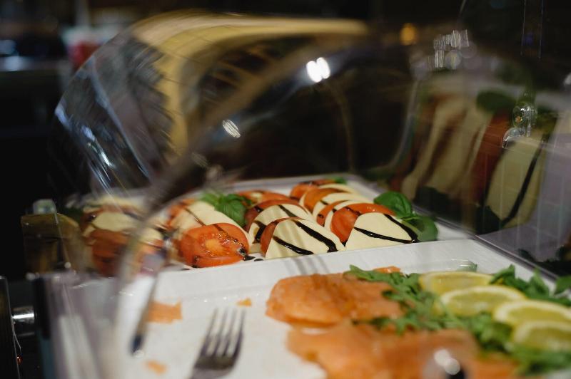 Melter Hotel & Apartments   A Neighborhood