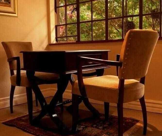 פנסיון Acacia House