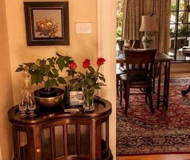 פנסיון Acacia House