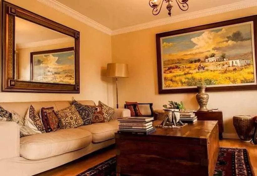 پانسیون Acacia House