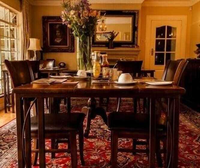 פנסיון Acacia House