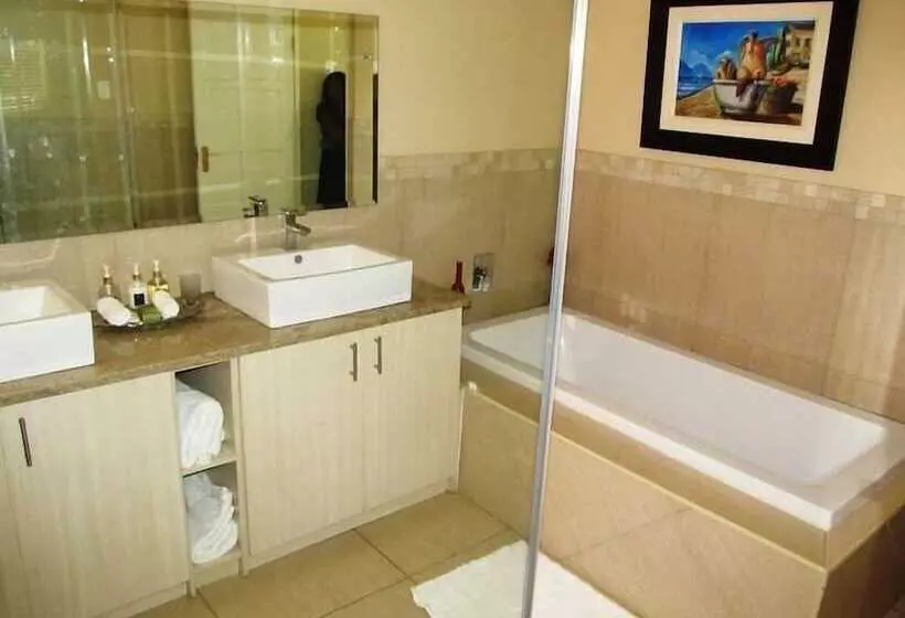 پانسیون Acacia House