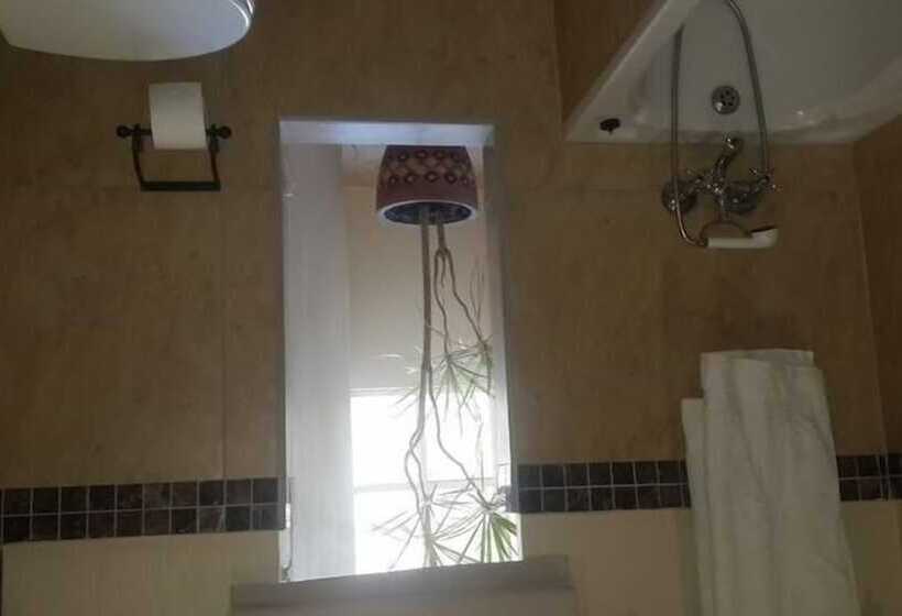 פנסיון Acacia House