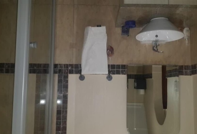 פנסיון Acacia House