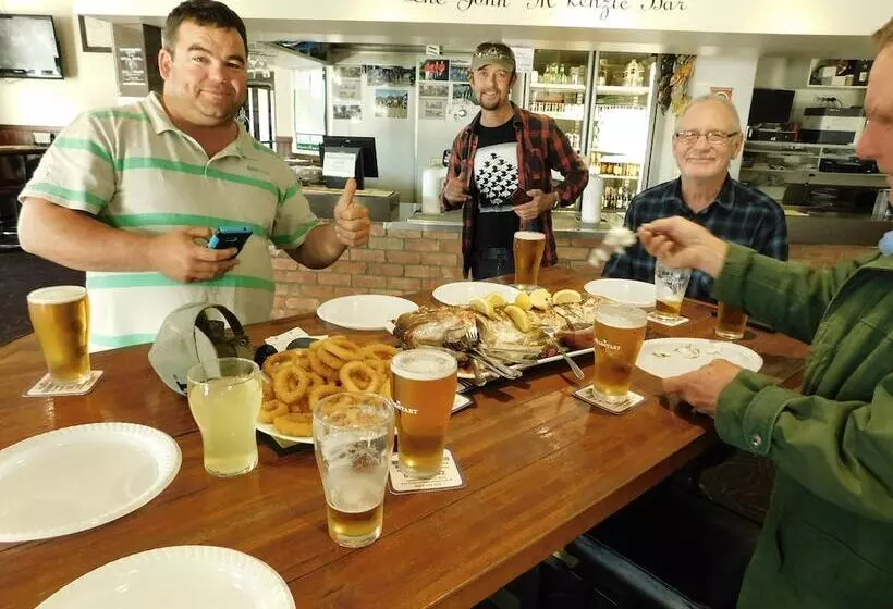 Royal Hotel Motel