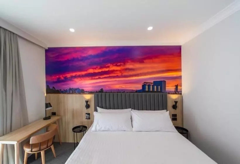 Royal Hotel Motel