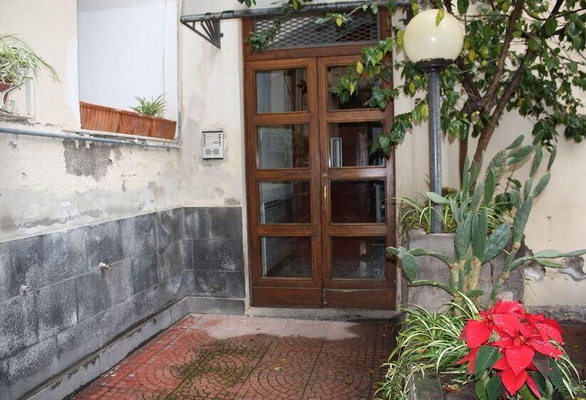 Tra L Etna E Il Mare B&b