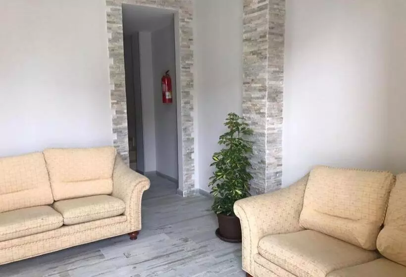 ホテル Olympia Ronda Hostel