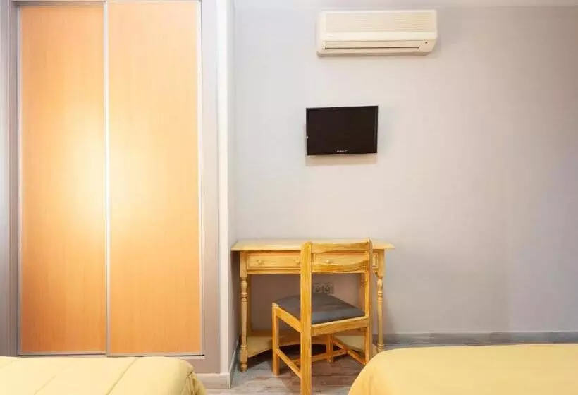 ホテル Olympia Ronda Hostel