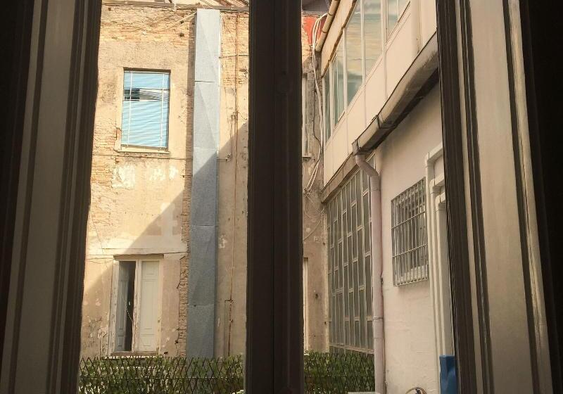 تختخواب و صبحانه Maison Toledo 210