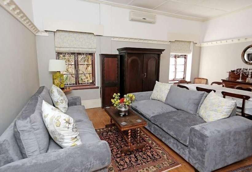 צימר Newington Place