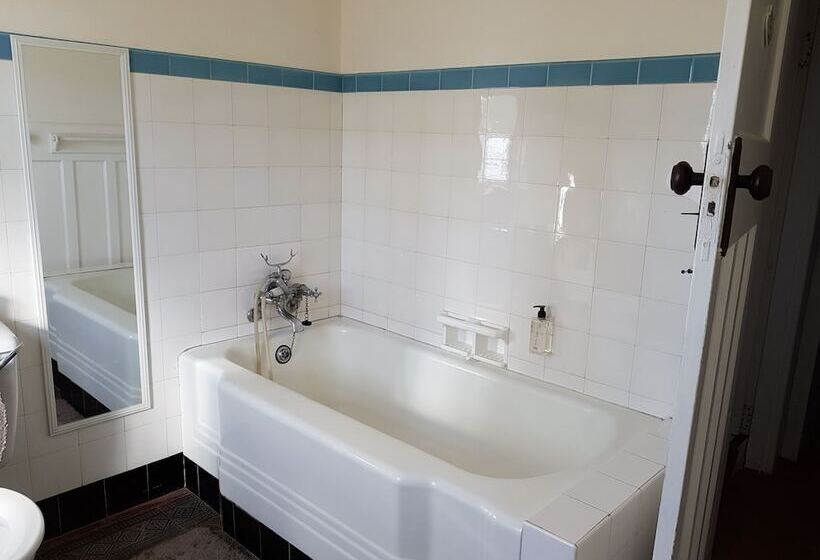 צימר Newington Place