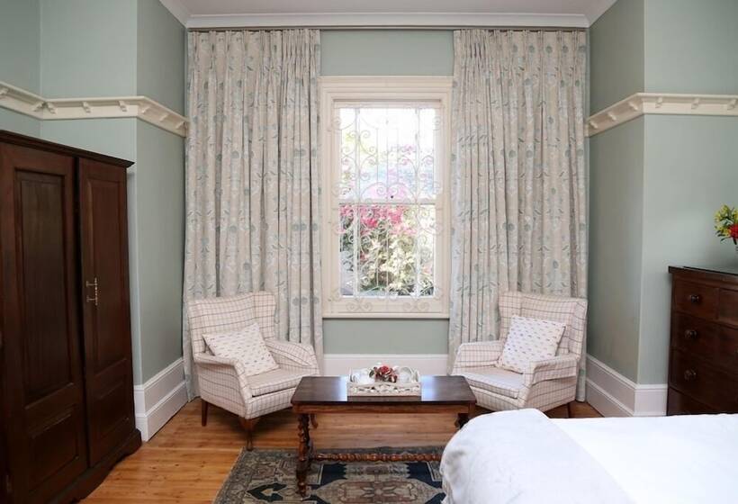 צימר Newington Place