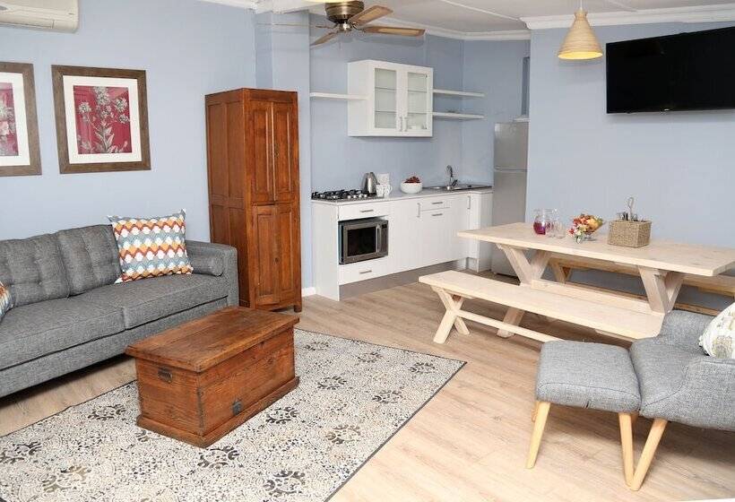 צימר Newington Place