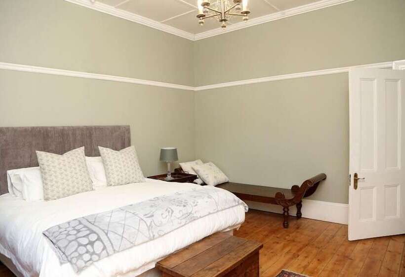 צימר Newington Place