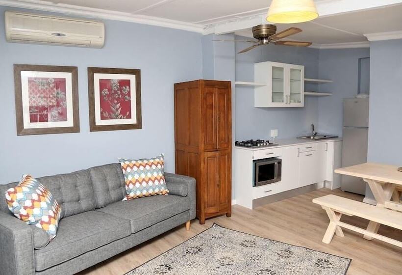 צימר Newington Place