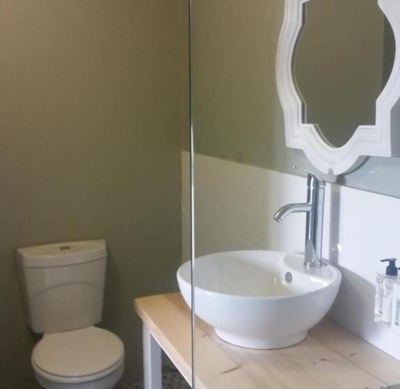 צימר Newington Place