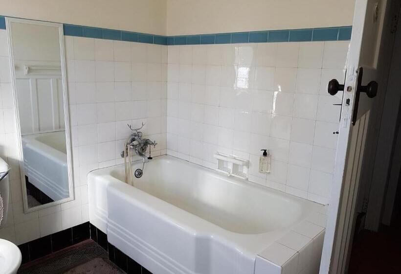 צימר Newington Place