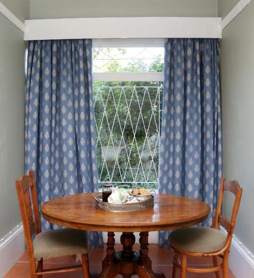 צימר Newington Place