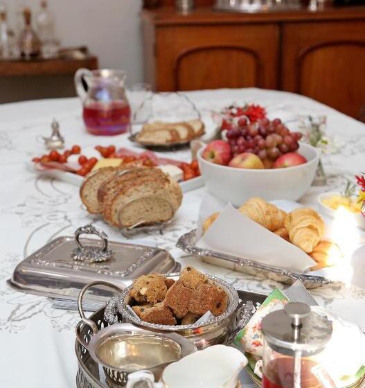 צימר Newington Place