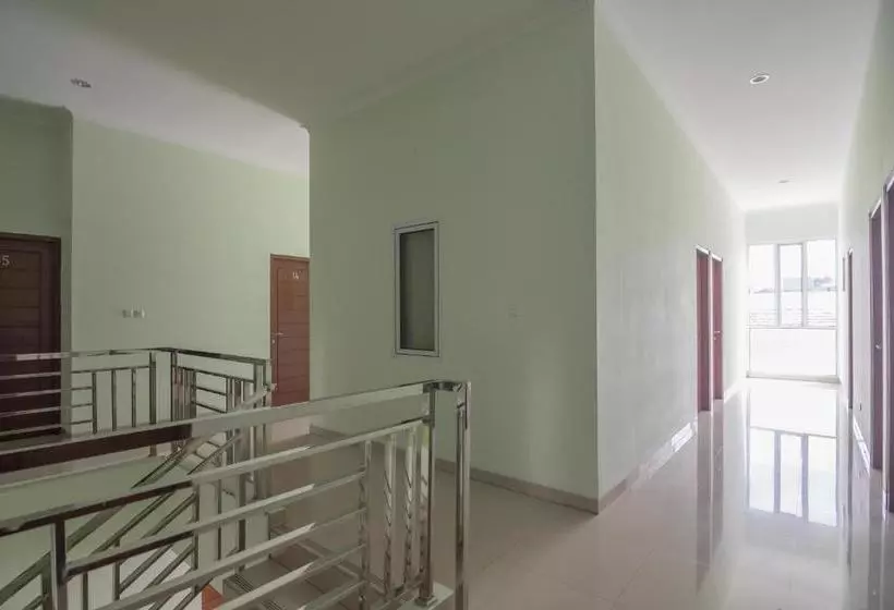 ホテル Reddoorz At Gatot Subroto Lampung