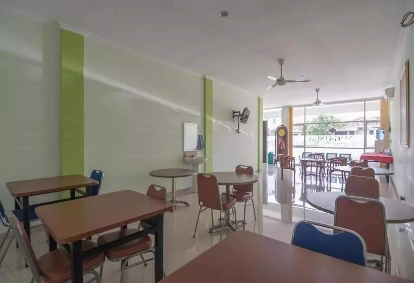 ホテル Reddoorz At Gatot Subroto Lampung