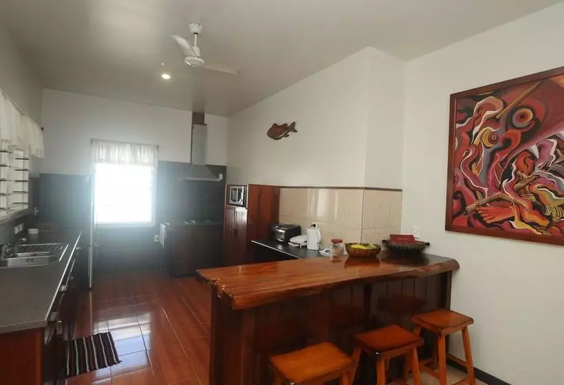 هتل Talofa Inn