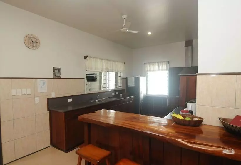 هتل Talofa Inn