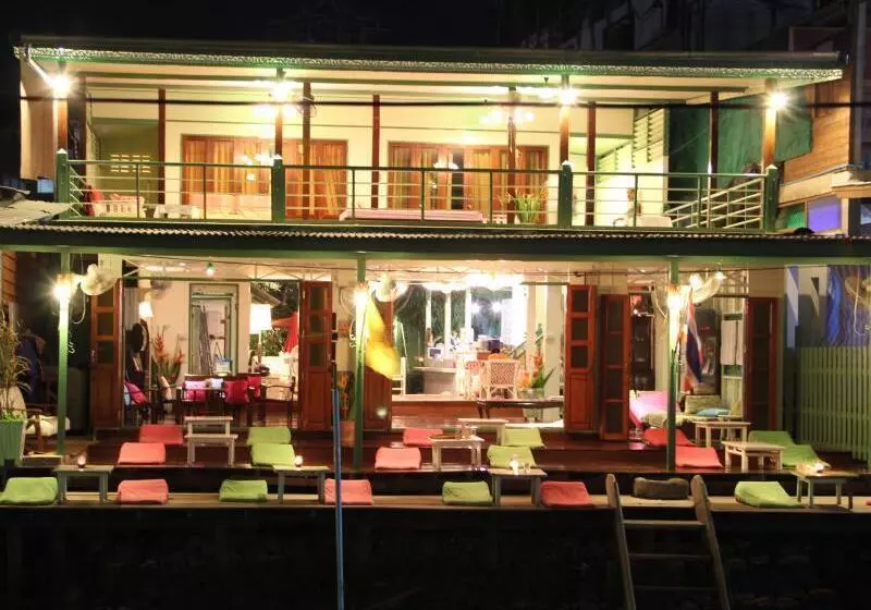 ペンション Baanrak Amphawa Homestay