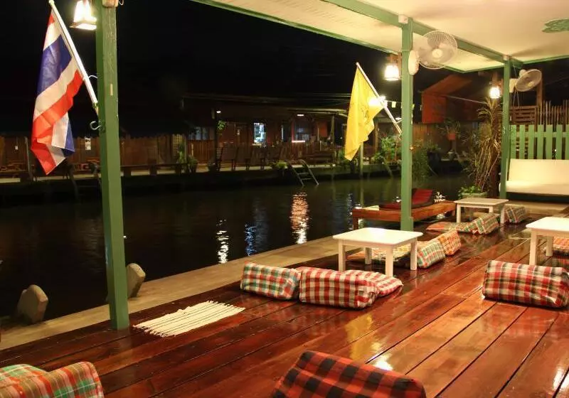 ペンション Baanrak Amphawa Homestay