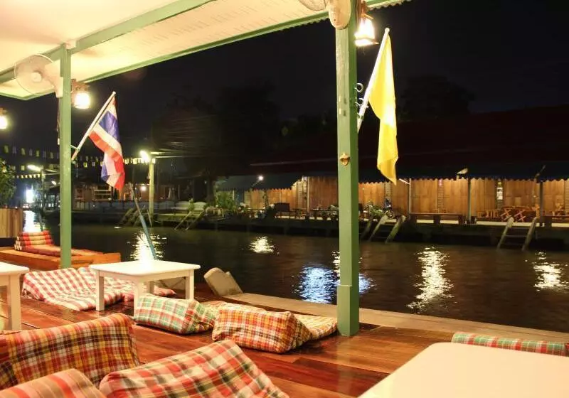 ペンション Baanrak Amphawa Homestay