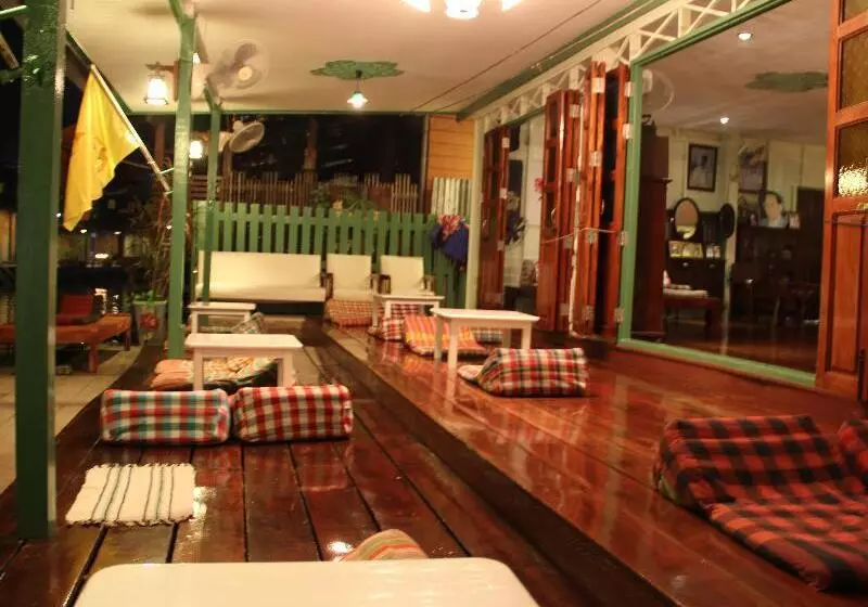 ペンション Baanrak Amphawa Homestay
