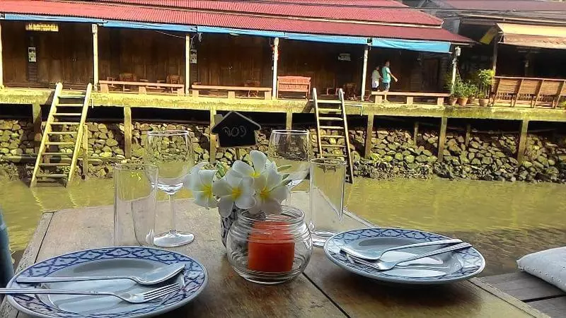 ペンション Baanrak Amphawa Homestay