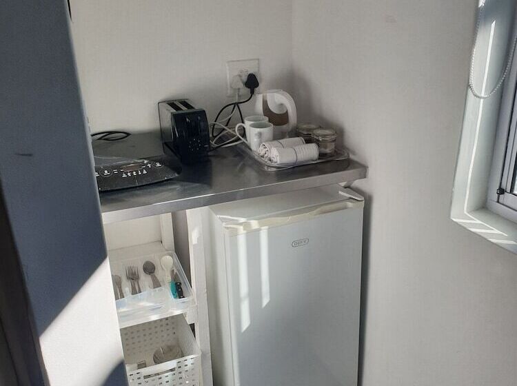 4 On Highworth Apartments And Studios