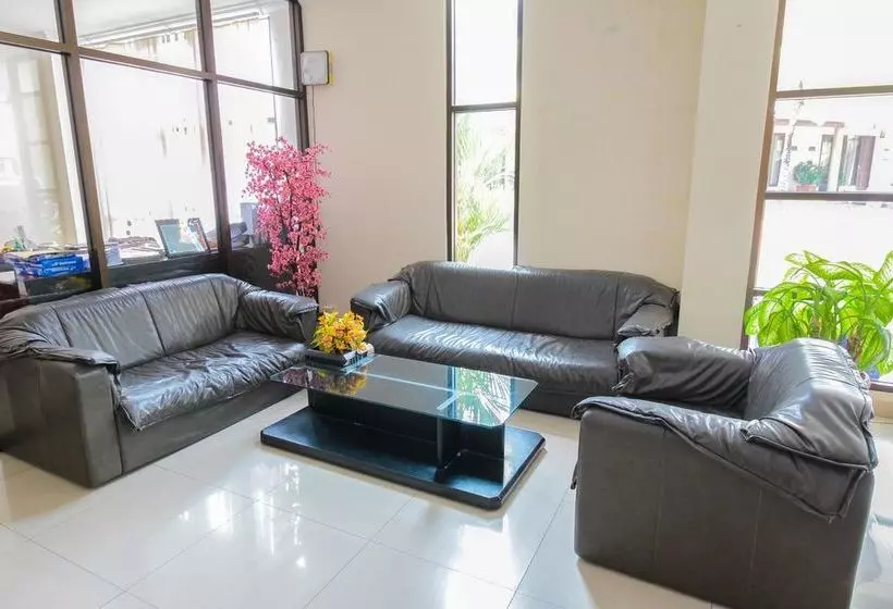 ホテル Reddoorz Premium @ Bukit Damai Indah