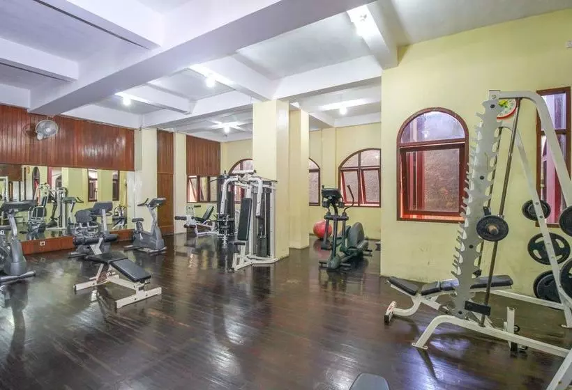 ホテル Reddoorz Premium @ Bukit Damai Indah