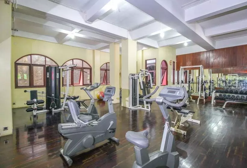 ホテル Reddoorz Premium @ Bukit Damai Indah