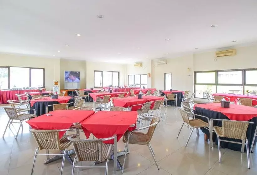 ホテル Reddoorz Premium @ Bukit Damai Indah