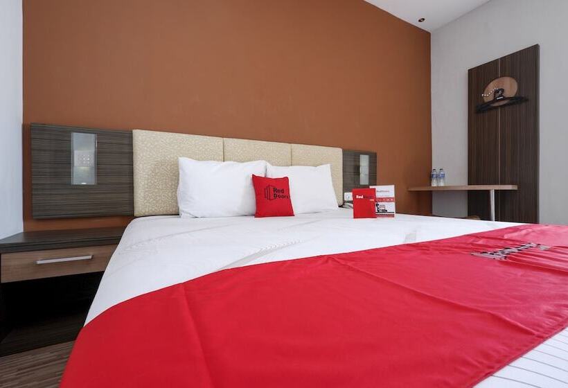 فندق Reddoorz @ Kawi