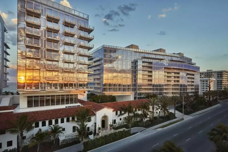 Four Seasons Hotel At The Surf Club