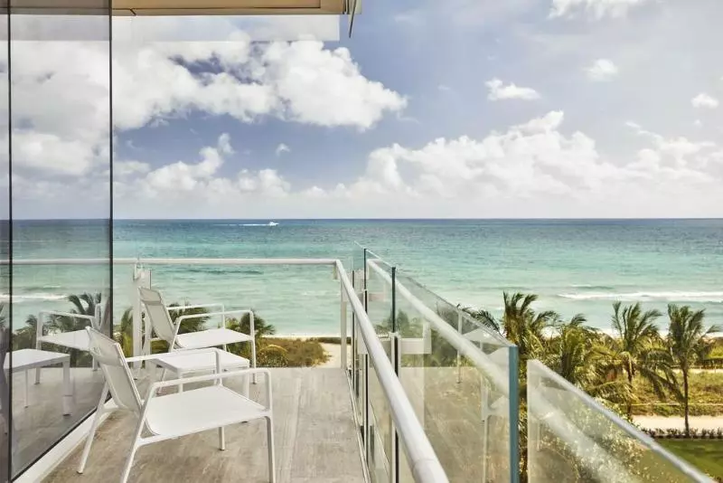 Four Seasons Hotel At The Surf Club