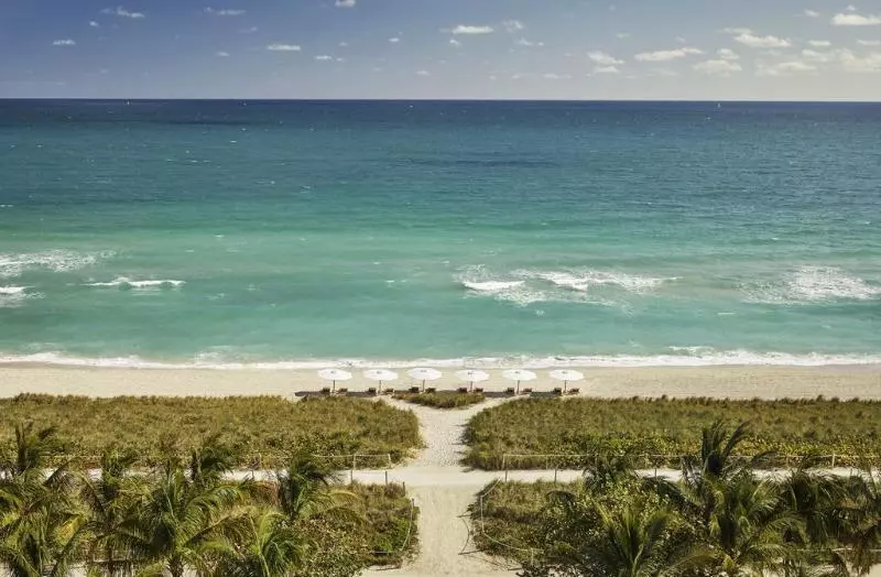 Four Seasons Hotel At The Surf Club