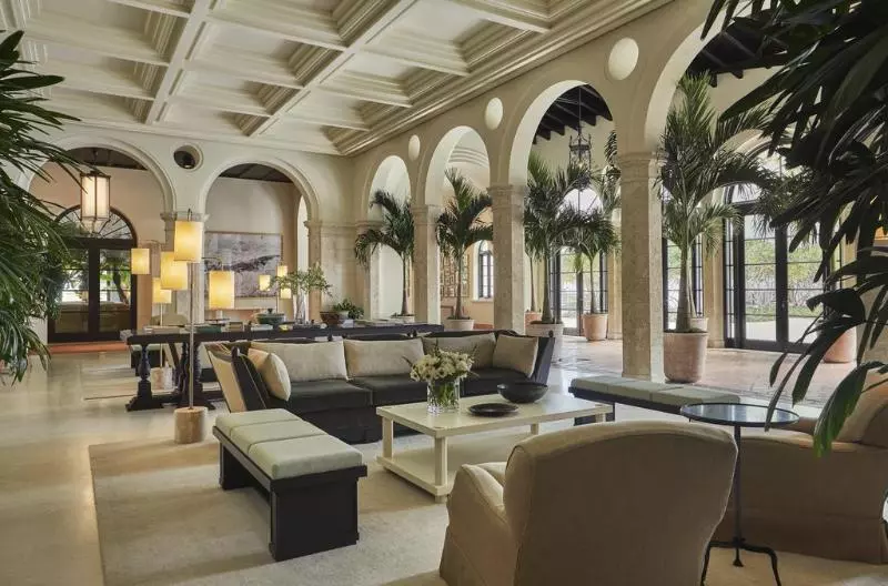 Four Seasons Hotel At The Surf Club