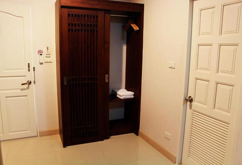 هتل Pornkasem House