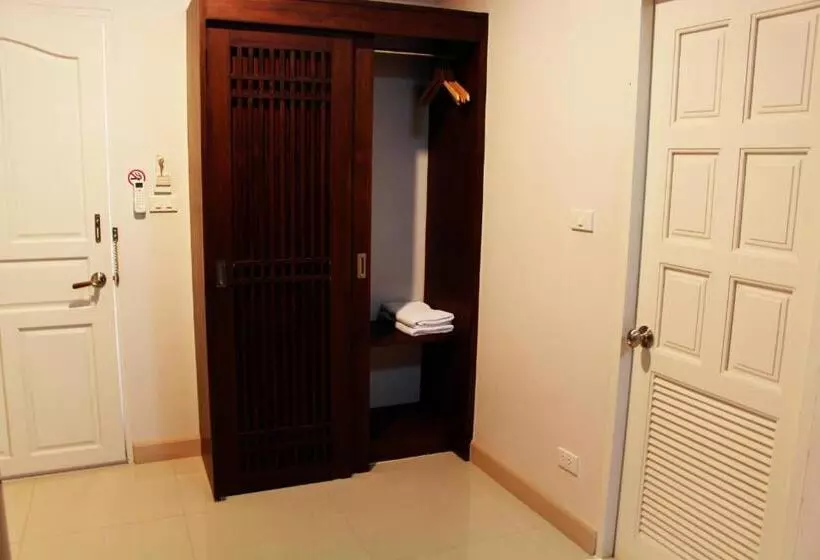 ホテル Pornkasem House
