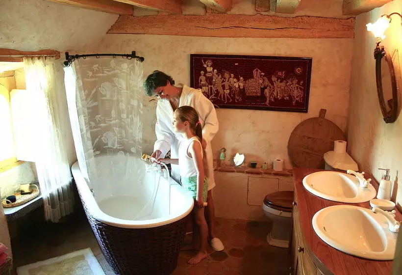 Aamiaismajoitus (B&B) Manoir Des Forges